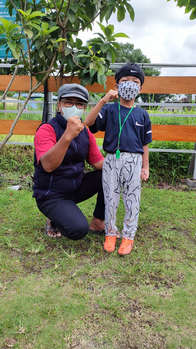 Cosplay profesi...niatnya Pelatih Bola, jadinya malah...ah...sudahlah
