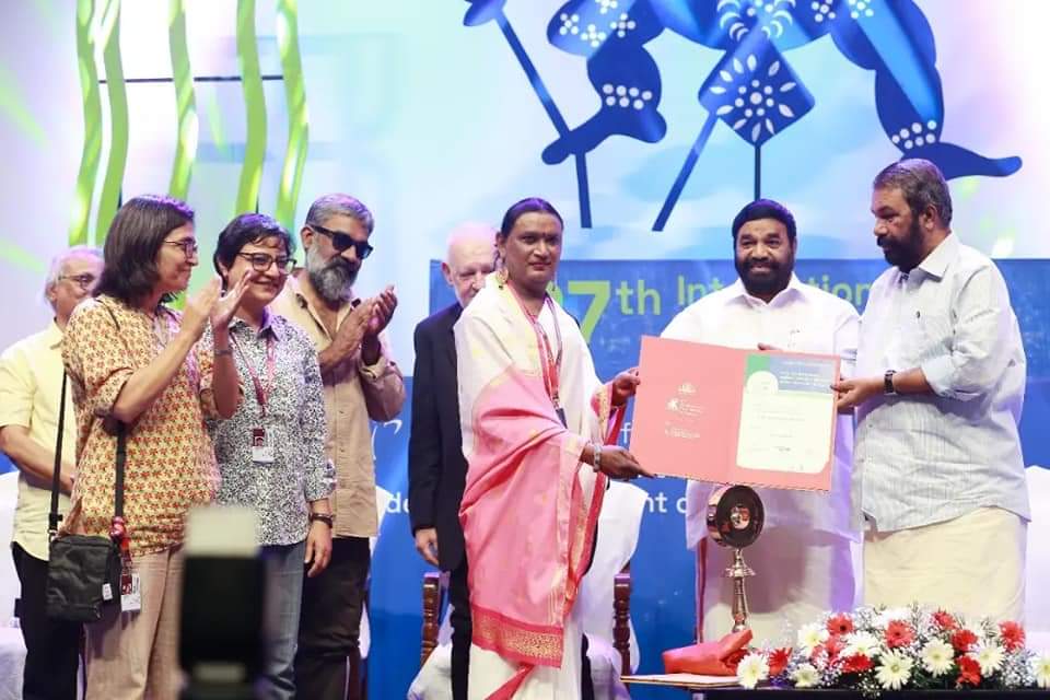 iffklive's tweet photo. 'A Place of Our Own/Ek Jagah Apni' directed by Ektara Collective received the FFSI K.R. Mohanan Certificate of Merit.

#iffk #27thiffk #films #cinema #filmfestival #closingceremony #awards https://t.co/hkVBNIdNJ3