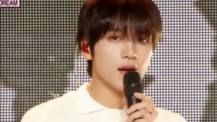 haechanprints's tweet photo. graduation haechan 🤍🎶 https://t.co/tymL8Knt0P