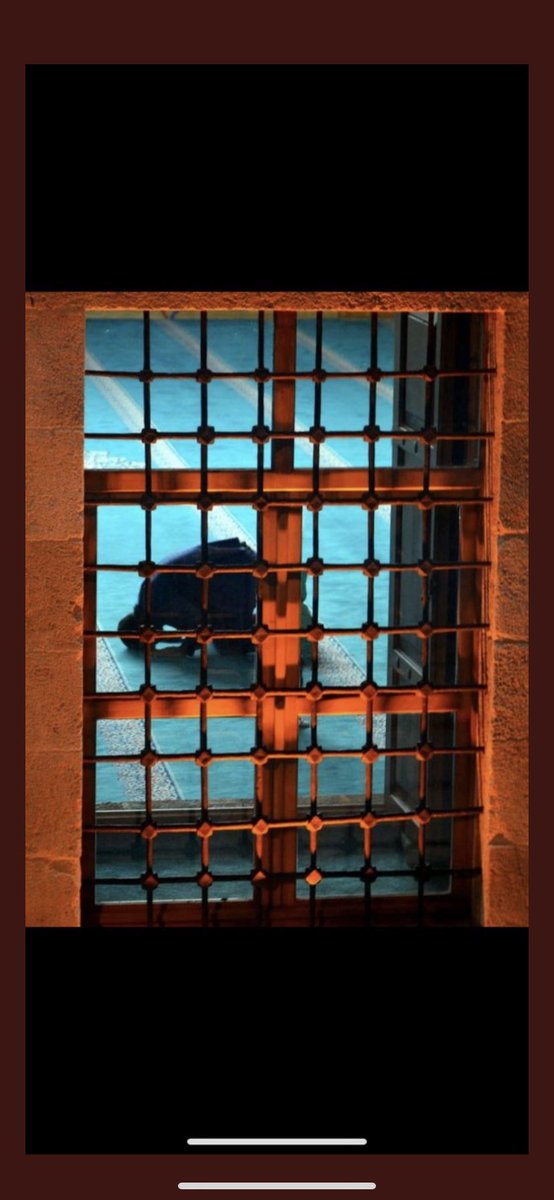 Ne güzeldir değil mi secde.
 Sen;
-“Sübhane Rabbiye'l-ala”diye yere fısıldarsın...
Arş-ı âlâ'dan duyulur...