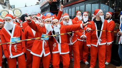 Al ruim vijftig deelnemers voor tweede Santa Run, zondag in Boxmeer, voor het goede doel gelderlander.nl/land-van-cuijk…