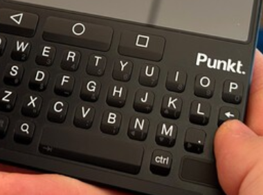 shinkai_takumi's tweet photo. 明らかではないかもしれませんが
キーボード右側に、方向キーのマークがあります
でもvim標準ではありませんww
#物理キーボード #Punkt #MC01 https://t.co/YqMKikmjzH