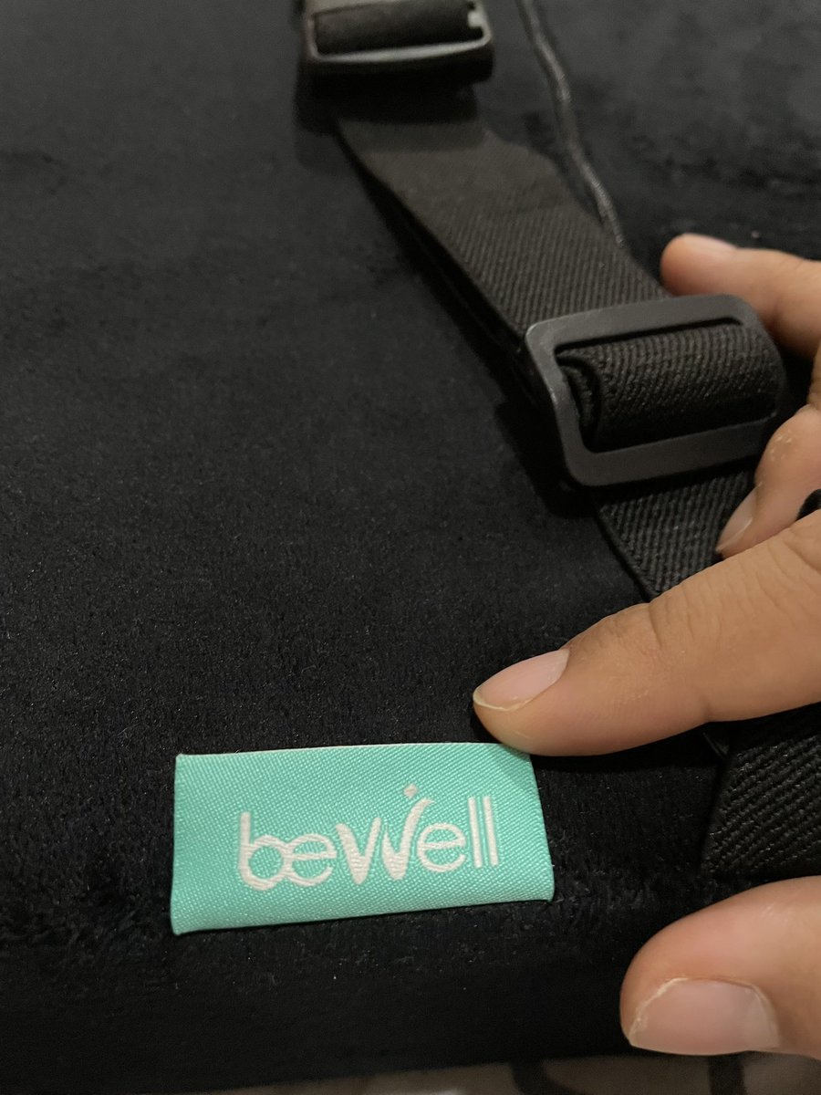 HaPaew's tweet photo. #ส่งต่อ เบาะรองหลัง size L 320 รสค่า ของ bewell ดีมากๆๆค่ะแต่เราซื้อเก้าอี้สุขภาพจริงจังมาแล้วเลยไม่ได้ใช้น้องแล้วคับ 🙇🏻‍♀️สีดำน้าา #ส่งต่อ #Bewell #ปวดหลัง #ส่งต่อเสื้อผ้ามือสองสภาพดี #ส่งต่อเบาะรองนั่ง #ของดีบอกต่อ #ส่งต่อเสื้อผ้ามือสอง #ส่งต่อคสอ https://t.co/cyl7LDLogX