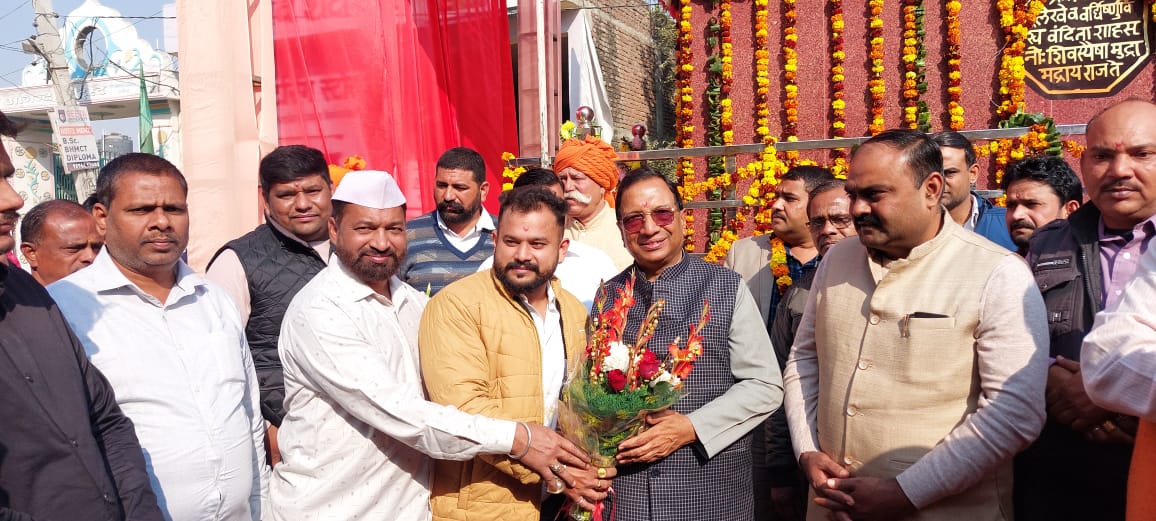 parmod_vij's tweet photo. "जय भवानी - जय शिवाजी"

किला चौक पानीपत में माननीय करनाल सांसद श्री @bjpsanjaybhatia जी एवं मराठा समाज की उपस्थिति में हिंदू हृदय सम्राट सम्राट छत्रपति शिवाजी महाराज जी की मूर्ति का अनावरण किया।

।।छत्रपति शिवाजी महाराज की जय।। https://t.co/yRgtkxokWy