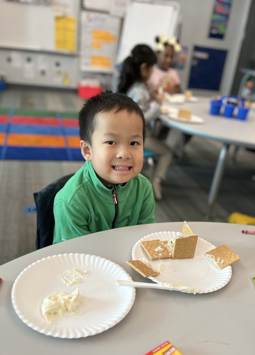 GuentherRachael's tweet photo. Fun Friday STEAM looked a little different the day before break! So many sprinkles! #messyisfun #likeafox @FoxKISD @KleinISD @KleinISD_EC https://t.co/Shlc6fkxQl