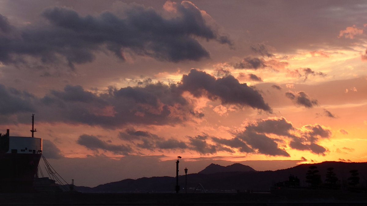 夕暮れ 」|わいっしゅのイラスト