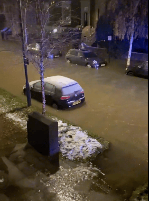 uknip247's tweet photo. A burst water main has caused flooding on Belsize Road in Camden, requiring the response of eight fire engines and approximately 60 firefighters #approximately #belsize #Breaking #burst #Camden #caused #eight #engines #firefighters #flooding #requiring
https://t.co/I6qTnqXJ4G https://t.co/VE2MSTmnS6