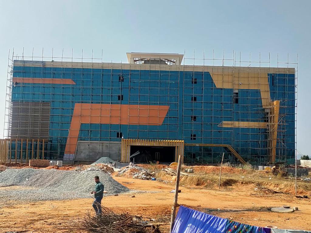 KTRBRS's tweet photo. Mahbubnagar IT Hub is also almost a month away from being inaugurated 

Minister @VSrinivasGoud Garu has been extremely diligent in his efforts 👏 https://t.co/g3rfTQCvvp