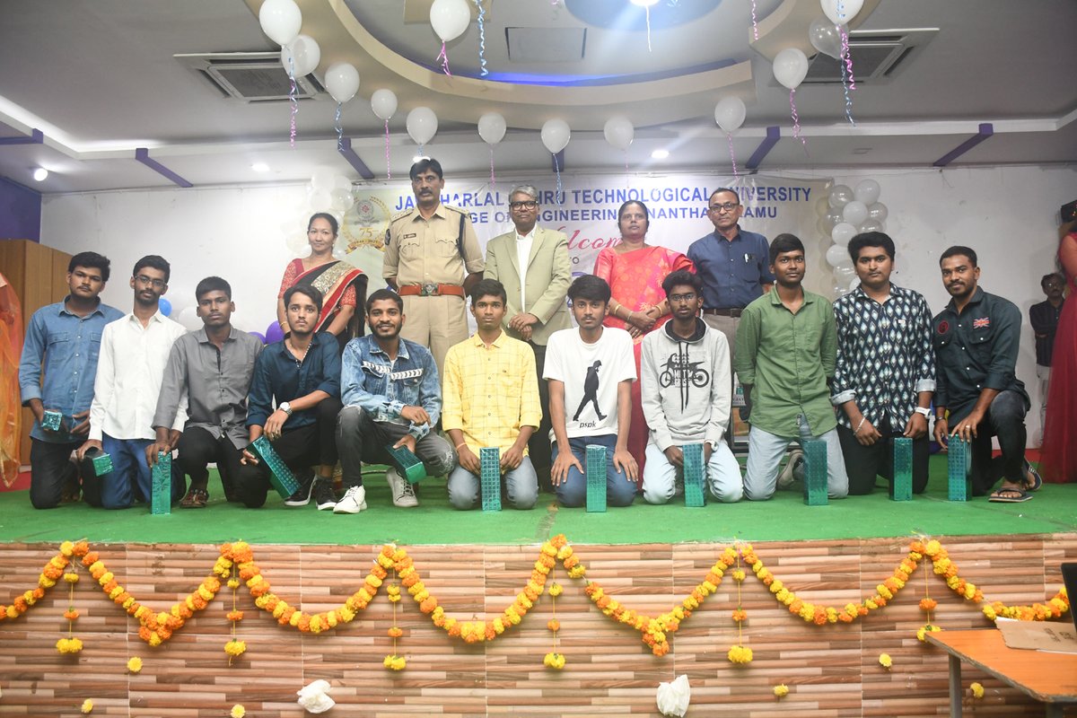 jntua_official's tweet photo. @jntuau JNTUACEA Students' interaction program with Honourable VC ,JNTUA https://t.co/elKO57Kzcb