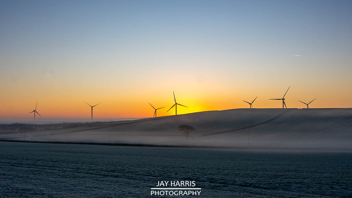JayHarrisPhoto1's tweet image. A beautiful morning yesterday and a drive to work that took me past #denbrook #windfarm (there might be some more photos of Roadford Lake later😀). 

facebook.com/jayharrisphoto…

Not everyone likes them but I love a good #windturbine!
#devon #sunrise #photography
