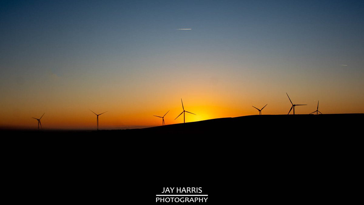 JayHarrisPhoto1's tweet image. A beautiful morning yesterday and a drive to work that took me past #denbrook #windfarm (there might be some more photos of Roadford Lake later😀). 

facebook.com/jayharrisphoto…

Not everyone likes them but I love a good #windturbine!
#devon #sunrise #photography