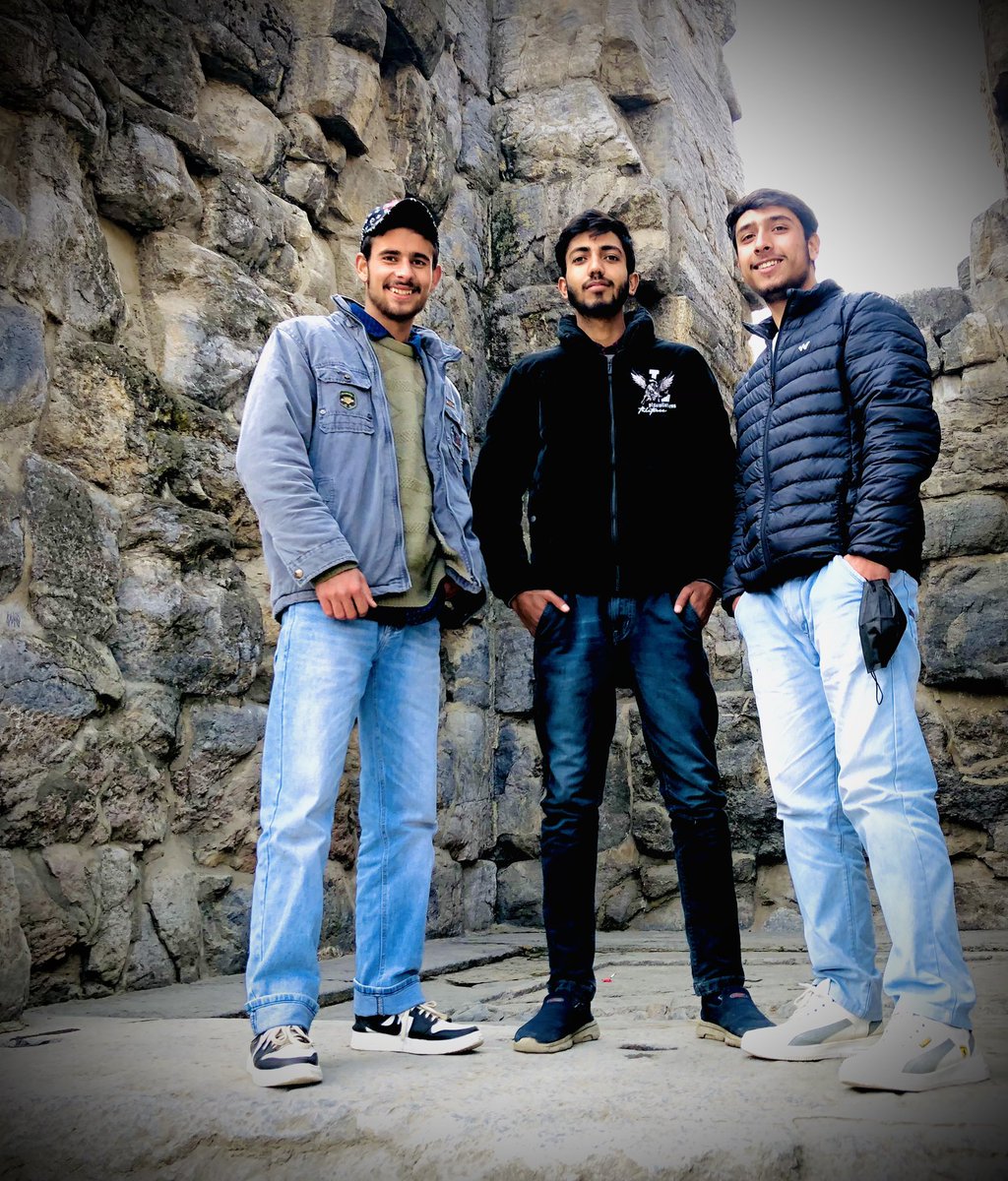 lonefaisal019's tweet photo. Brothers https://t.co/LlemTOWcV6