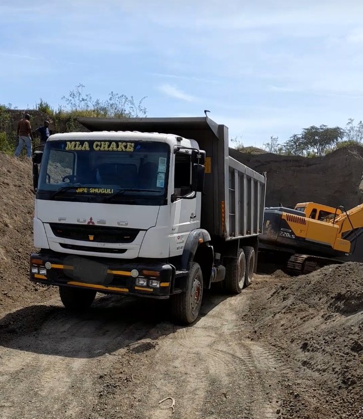 BlackKalasinga's tweet photo. Bring those orders for construction 🚧 materials within Nakuru,   site clearance and dumping contracts or any other tipper services. Contact 0733277160

#Karen #construction https://t.co/2Lphp5F5je