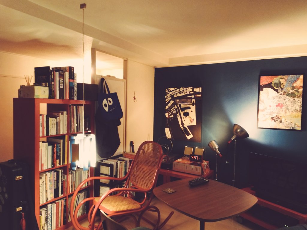 kaolucus's tweet photo. 部屋整理した。京都のマンションの天井は低い。
以上。 https://t.co/xPnmjpXmaq