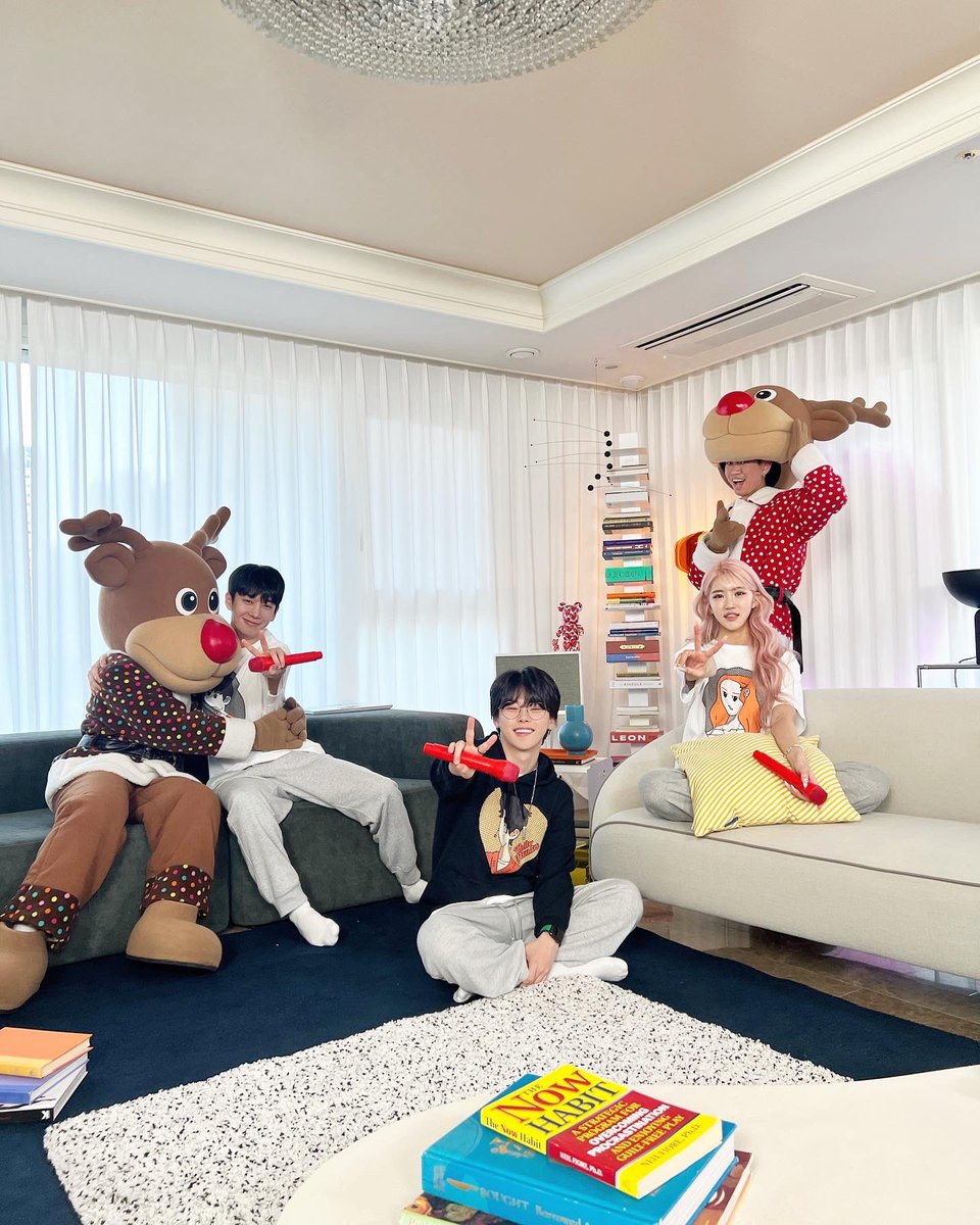 hellohouse__'s tweet photo. Hello House Photo Teaser🏠🎄❤️

#hellohouse #noah #siajiwoo #skylee #hellohouse https://t.co/irLurbu0uU