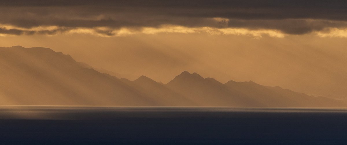 Esta mañana tocó sacar el teleobjetivo y retratar Gran Canaria y una luz impresionante

#Canarias