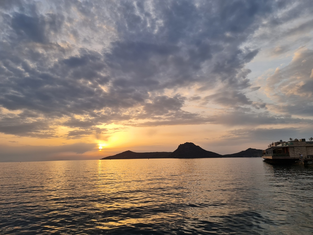 yenkayapi's tweet photo. Bodrum'uz kışın bambaşkadır...
Herkese iyi hafta sonları dileriz! 

#yenka #yenkateam #yenkayapi #weekend #iyihaftasonu #bodrum #yalikavak #marina https://t.co/EThVreRWke