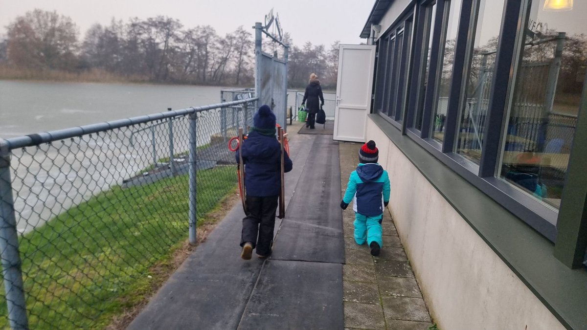 rtvfocuszwolle's tweet photo. VIDEO - Geweldig! De baan van Westenholte is open! Wel vandaag alleen voor kinderen tot 16 jaar met ledenkaart. Lees en kijk verder → https://t.co/GUOV7CSEiG #Zwolle #Westenholte https://t.co/OAs4XLRgh7