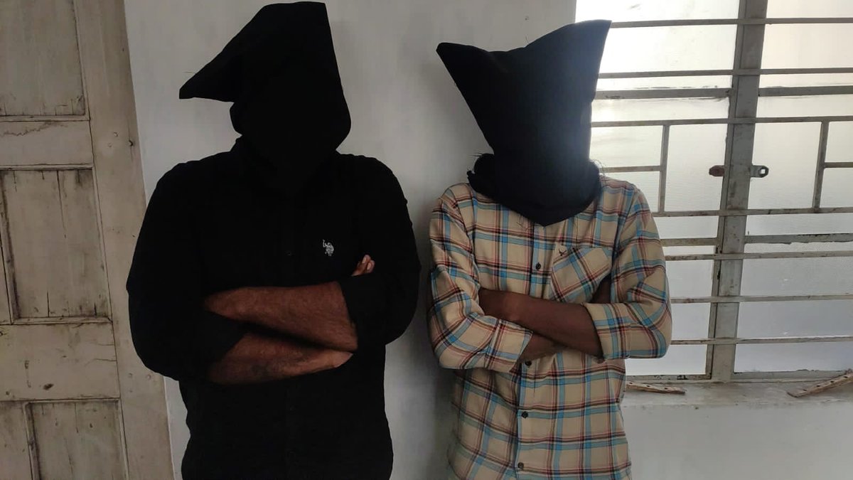 VtvGujarati's tweet image. BREAKING | રાજકોટમાં દેવાયત ખવડ અને સાથીઓ દ્વારા હુમલો કરવામાં આવેલી ઘટનામાં અન્ય બે આરોપીઓ પણ સામે ચાલીને પોલીસ સમક્ષ હાજર થયા, હરેશ ઉર્ફે કાનો રબારી અને કિશન કુંભારવાડીયા પોલીસ સમક્ષ હાજર

#Rajkot #devayatkhavadcase