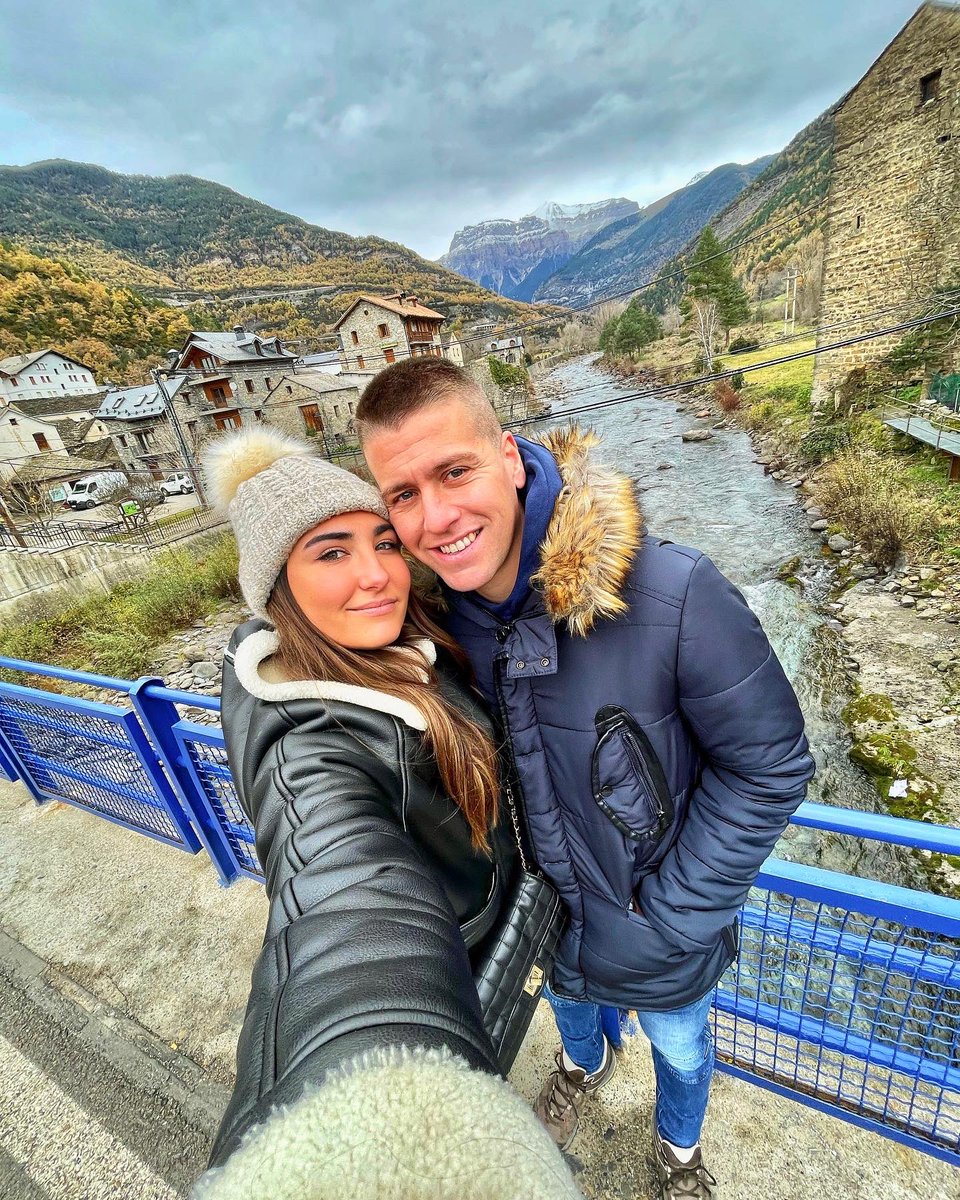 isabelcuatro's tweet photo. Y pienso que si no existes yo me muero 
Que en mi cabeza había un sueño 
Y que se a hecho realidad
Y quiero contarle al mundo entero 
Que tu vida es lo que quiero, y que tú eres mi mitad

FELICES 30 a la suerte de mi vida ✨💖🎂 @MarioGarzy3 https://t.co/KWaSmqtpsh