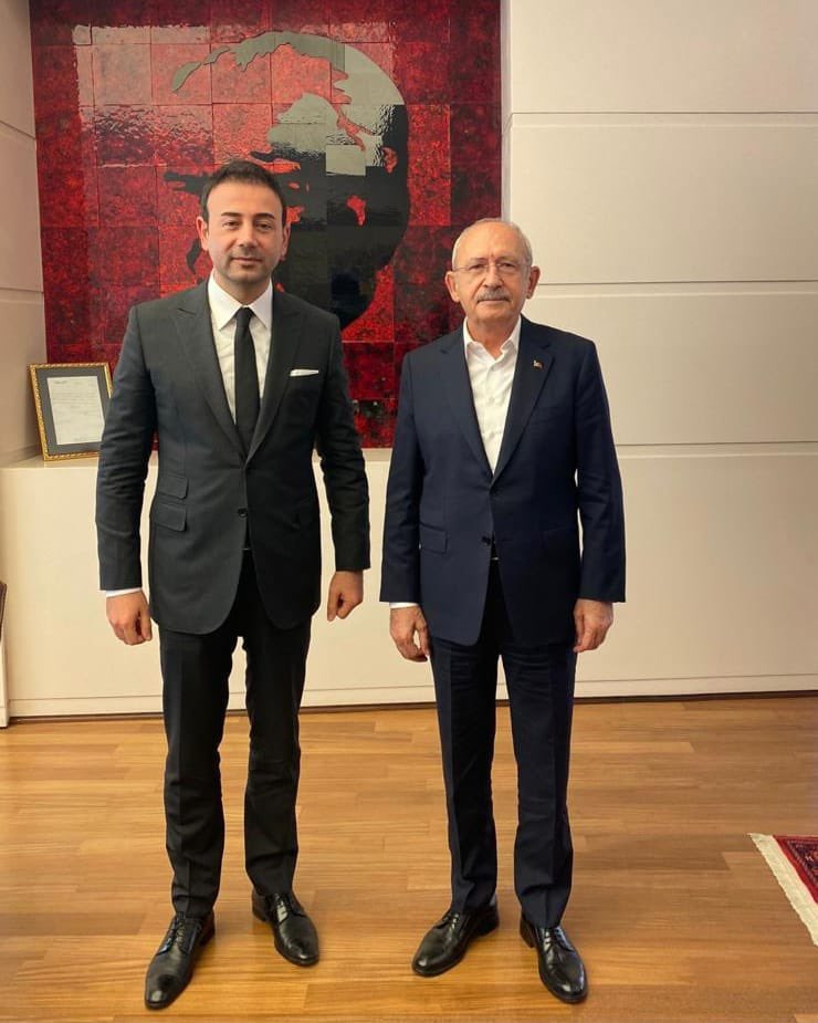 Bugün, Genel Başkanımız Sayın <a href="/kilicdarogluk/">Kemal Kılıçdaroğlu</a> 'nun doğum günü. Bu vesileyle ben ve ailem Genel Başkanımız adına <a href="/TEVKurumsal/">Türk Eğitim Vakfı</a> , <a href="/losev1998/">LÖSEV</a> ve <a href="/Alikev_org/">Ali İsmail K. Vakfı</a> 'a bağışta bulunduk. Kendisini sağlık, huzur ve mutluluk dilekleriyle kutluyorum. Aydınlık günlere hep birlikte yürüyeceğiz.