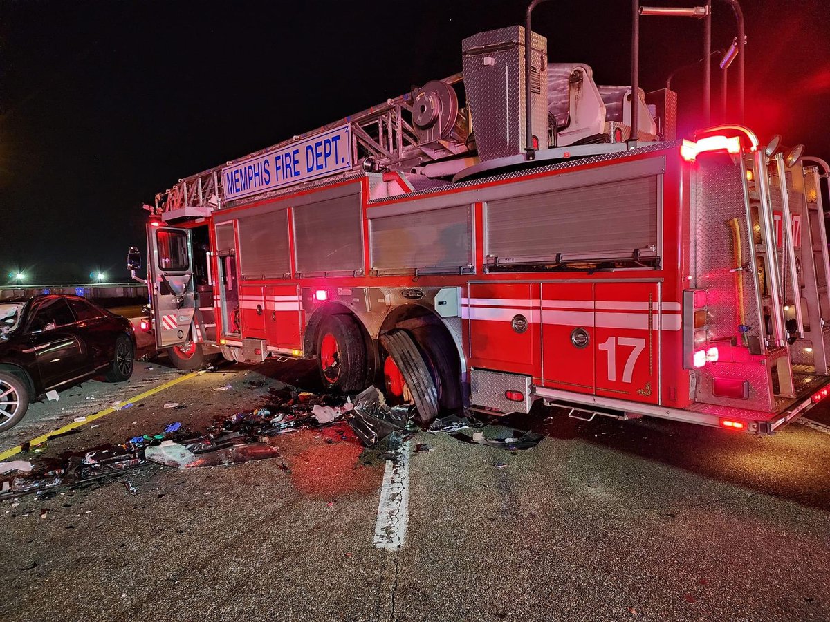 mffa1784's tweet photo. Once again, a Memphis fire truck was struck while on the scene of an auto accident on I-240 this morning. Fortunately, members only had injuries. #BluffCityBravest #memphis #iaff https://t.co/HNPIVev4G0