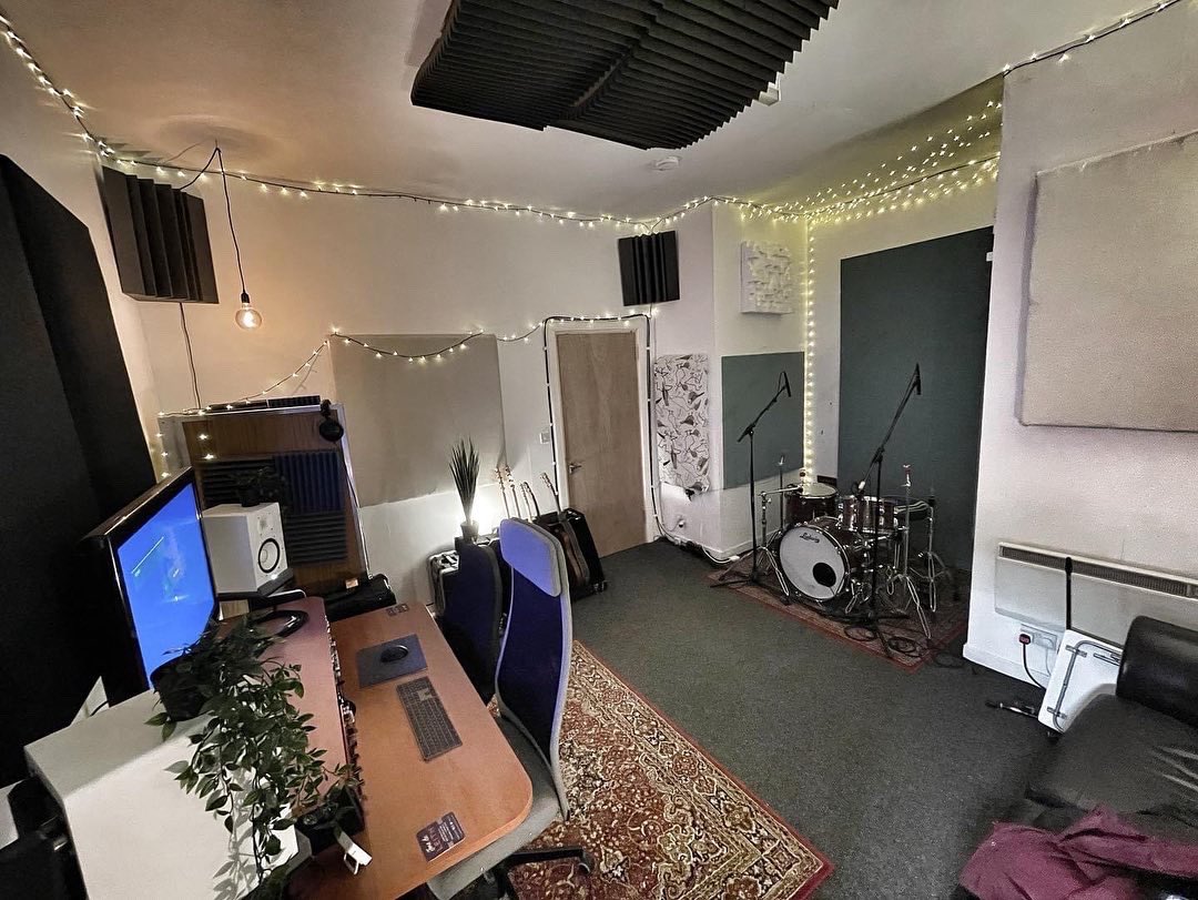 (2/3)🤙 Studio B has a few spaces at the start of January and then again from mid March onwards.

There’s also some tasty new toys coming for both studios 🤗