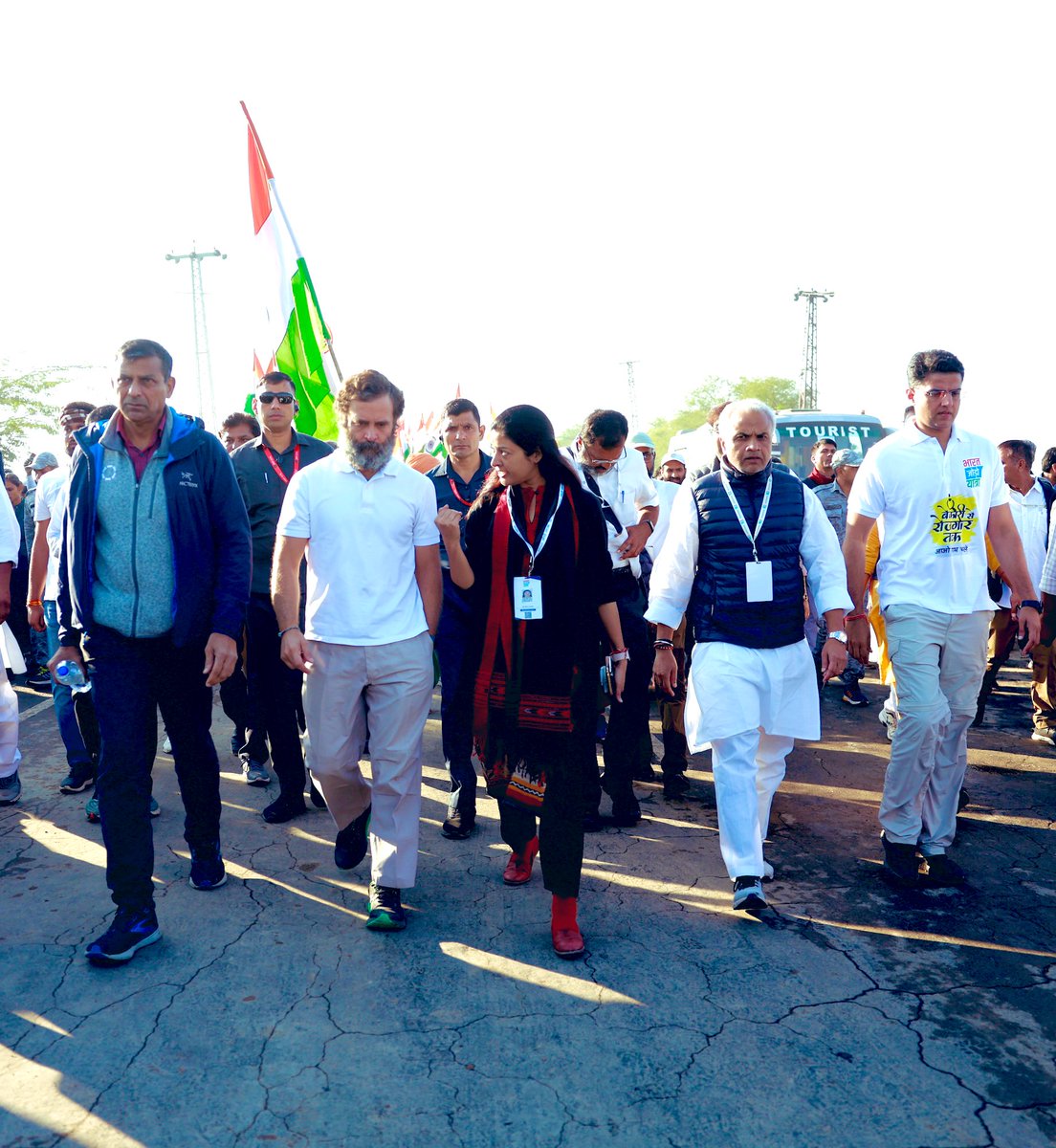 The future of India -
#RaghuramRajan #RahulGandhi #AlkaLamba #SachinPilot all in one frame #BharatJodoYatra 🇮🇳
#100DaysOfYatra