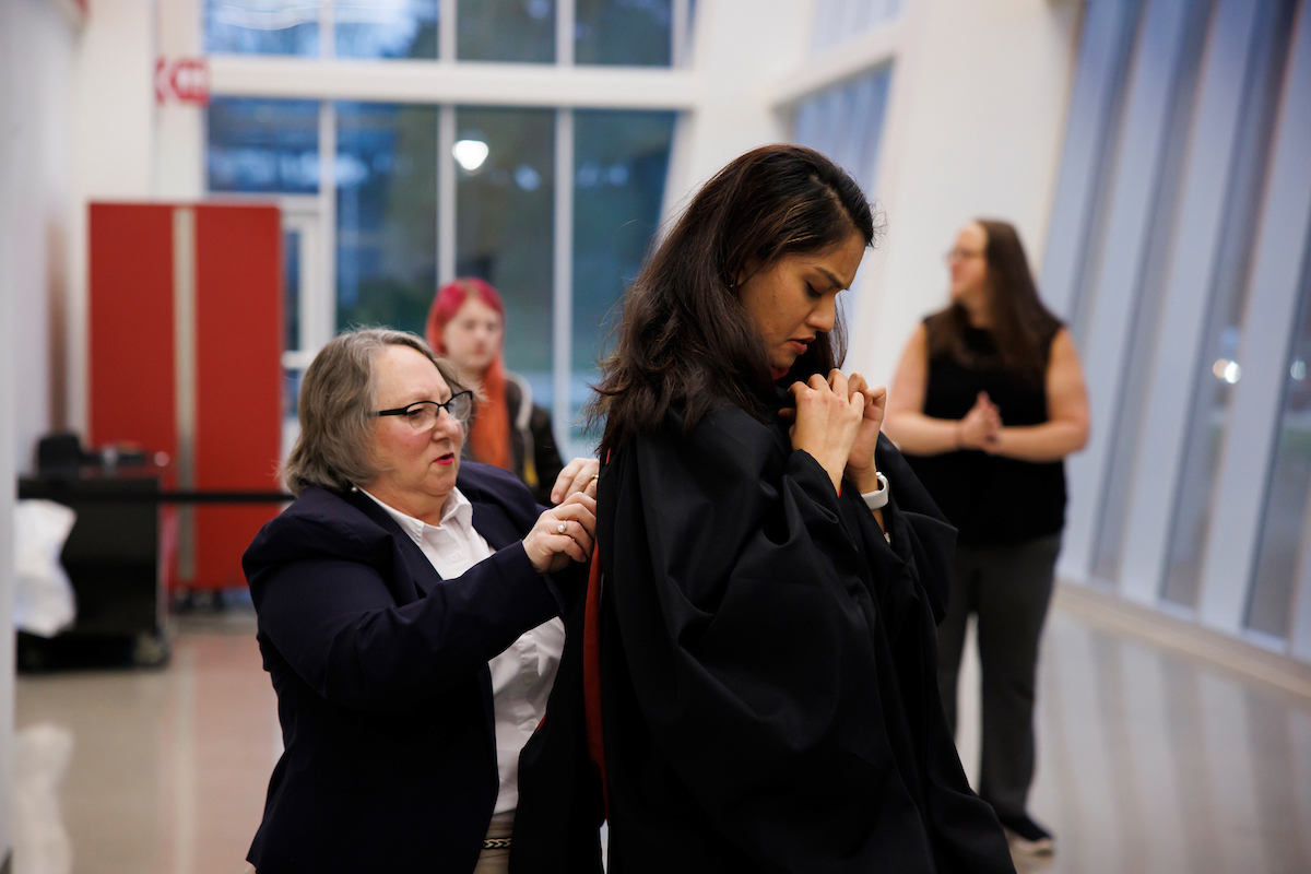 IUBloomington's tweet photo. Itβs a chilly morning at Simon Skjodt Assembly Hall as we gather to celebrate the IU Bloomington class of 2022. The graduates are gathering in Wilkinson Hall to prepare for today's ceremony. #IUBGrad22 https://t.co/JC0TybUBmL