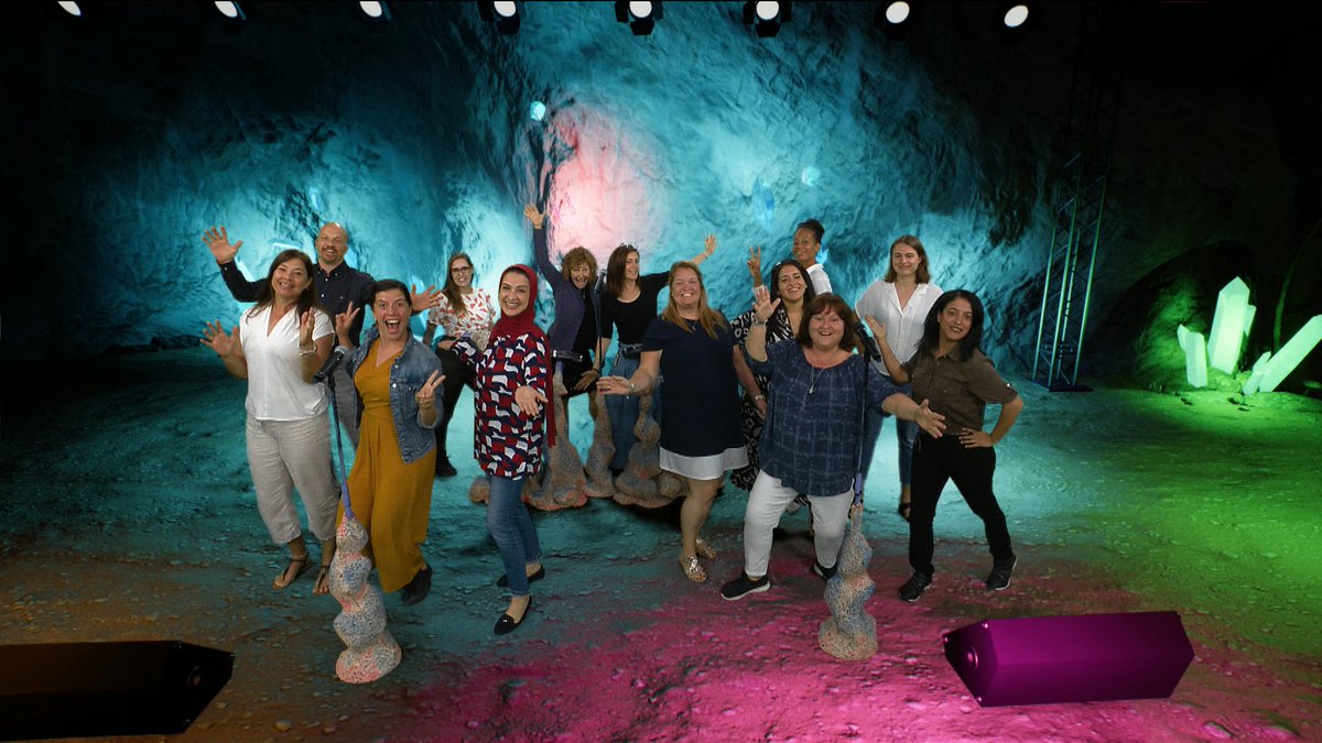 2022 pour l'équipe IDÉLLO c'est : 

- 13 congrès
- 160 ateliers
- 182 webinaires
- le bonheur d'avoir rencontré 3 038 individus passionnés d'éducation! 

Merci pour votre engagement et votre soif d'apprendre avec nous, à l'année prochaine 💙✨