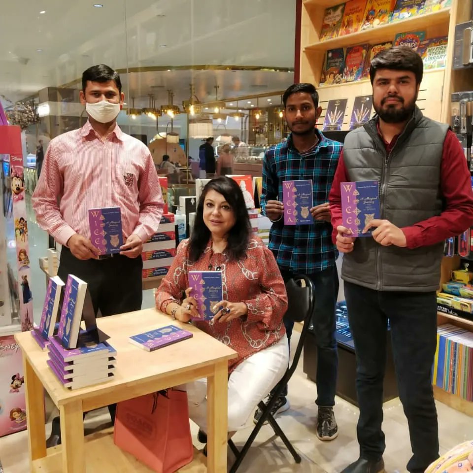 Om Book Shop tweet media