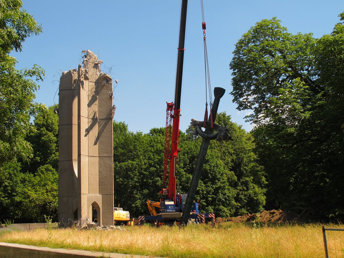 AlgirdasStasiu2's tweet image. Is one quation then British MP remove Karl Marx monument from London cemeteries?…Baltic States removed own liberators monuments and remove and in others cities. The Baltic States cleans up Kacap Trash.
#Comment #ExeterEngland