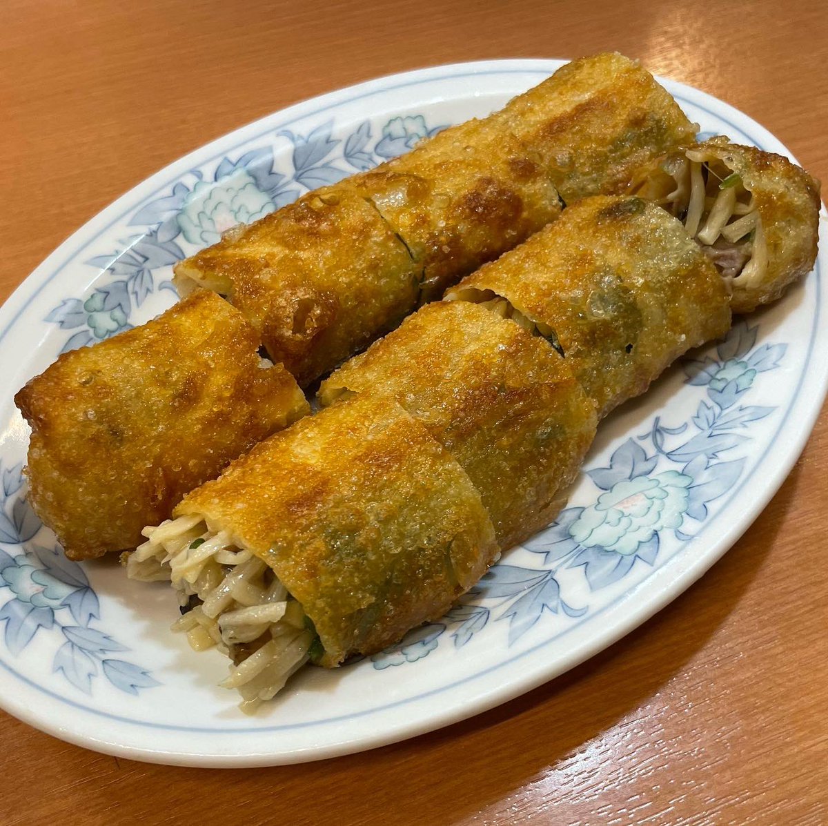 yuhikomiyama's tweet photo. 明日は京都の登録有形文化財・紫明会館にてライブ!
ニューアルバム「#IslandCD 」を引っさげての初ホ二人ライブ、驚愕の新グッズもあるし、みんな来てねー!
https://t.co/2vEfakqFDZ
前乗りで #京中華 「鳳舞楼」で #春巻き と #カラシソバ 。
エネルギー注入しました!
また明日、おやすみー! https://t.co/WNntx6XPTJ