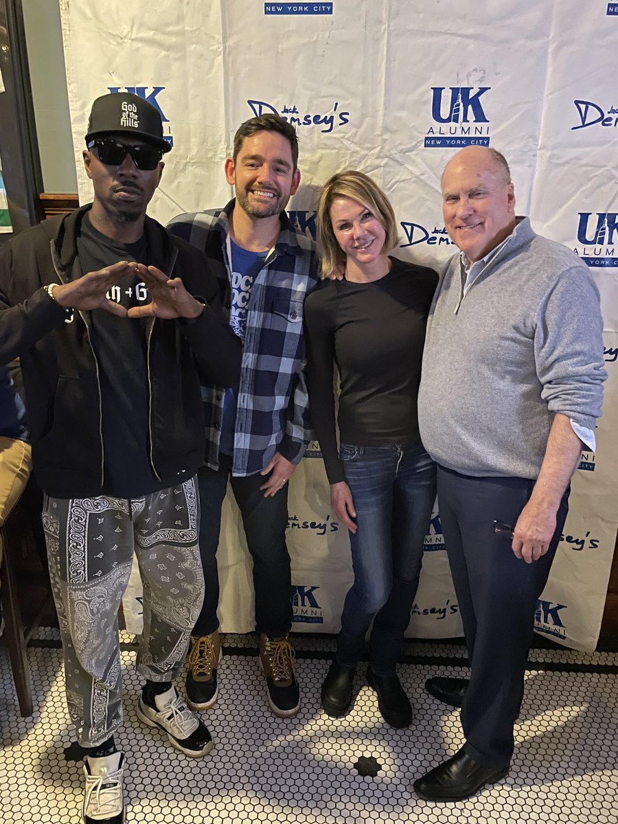 DrewFranklinKSR's tweet photo. #BlueGotIn New York! @dreamsmooth @KellyCraftKY @JackDemseysNYC https://t.co/UUxQ4ti2GF