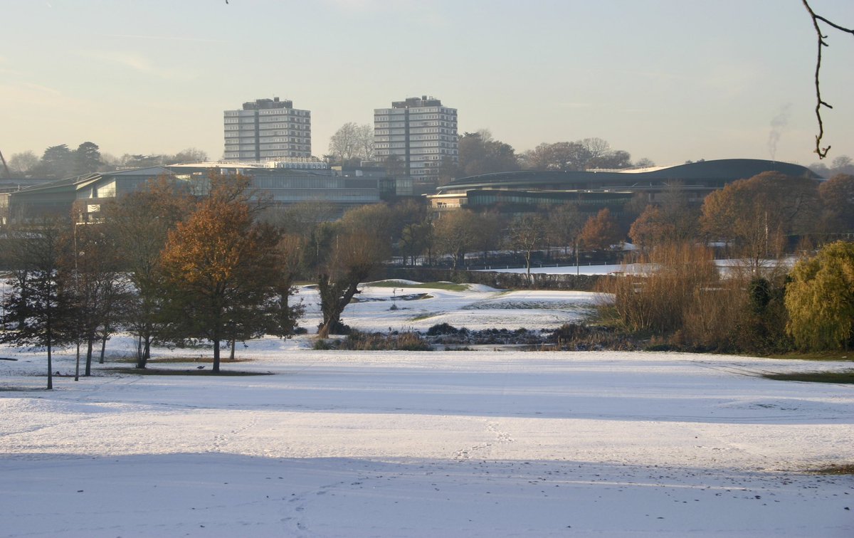 Yesterday I enjoyed a bracing walk around the perimeter of #WimbledonPark golf course enjoying the stunning scenery, trees and nature. drive.google.com/drive/folders/… . Let’s hope that AELTC don’t get permission to bulldoze and concert over this beautiful and protected green space.