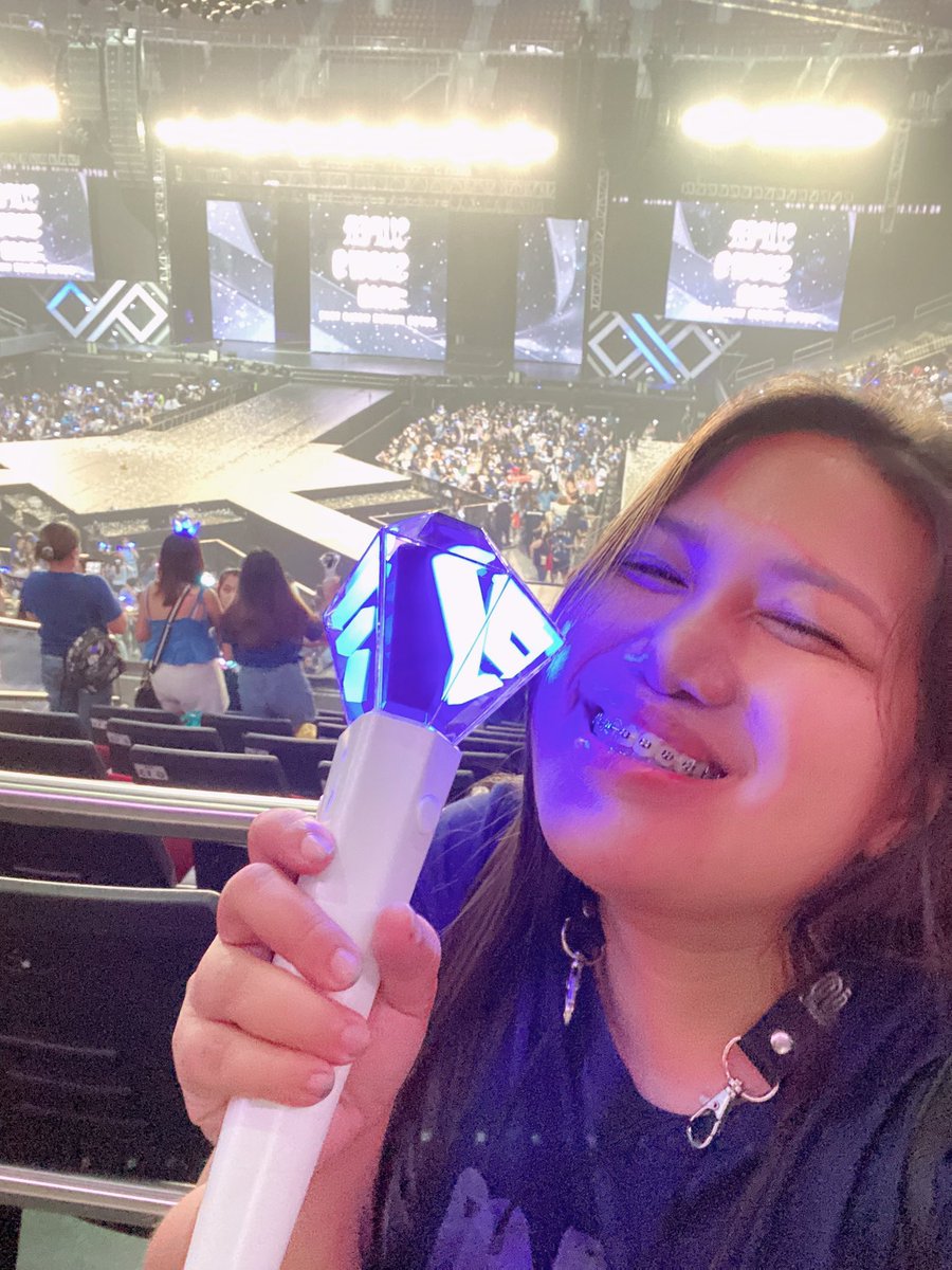 mariiieee__p's tweet photo. salamat @SJofficial salamat inang @happeehour salmat sir @Vernon_Go  salamat @pulpliveworld salamat #phelfs !!! 💙🥹 #SS9Manila https://t.co/R5Ug7blkHp