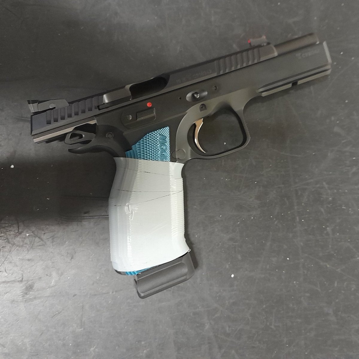 JanSuch6's tweet photo. CZ Shadow 2 
#czshadow2 #gunsport #shadow2cz https://t.co/hRNRum79Qt