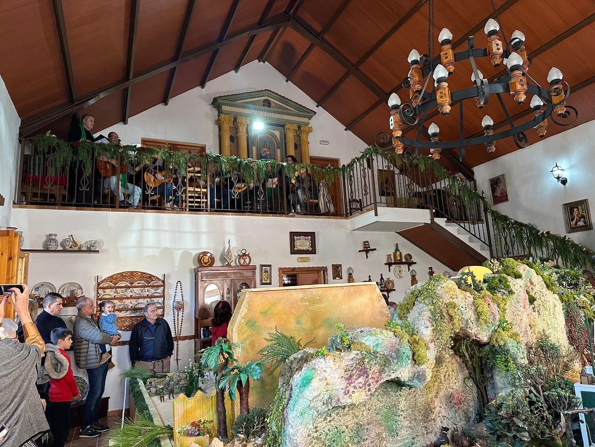 CarmenFructuos4's tweet photo. La llegada de la Navidad nos permite disfrutar de una de mis tradiciones preferidas: los belenes. 

Esta mañana hemos inaugurado uno precioso fruto del trabajo y dedicación de la P. Huertana La Breva de Sto.El Mayor. Está en la Cl de La Esperanza número 20. 

No os lo perdáis. https://t.co/blnDoOrXmG