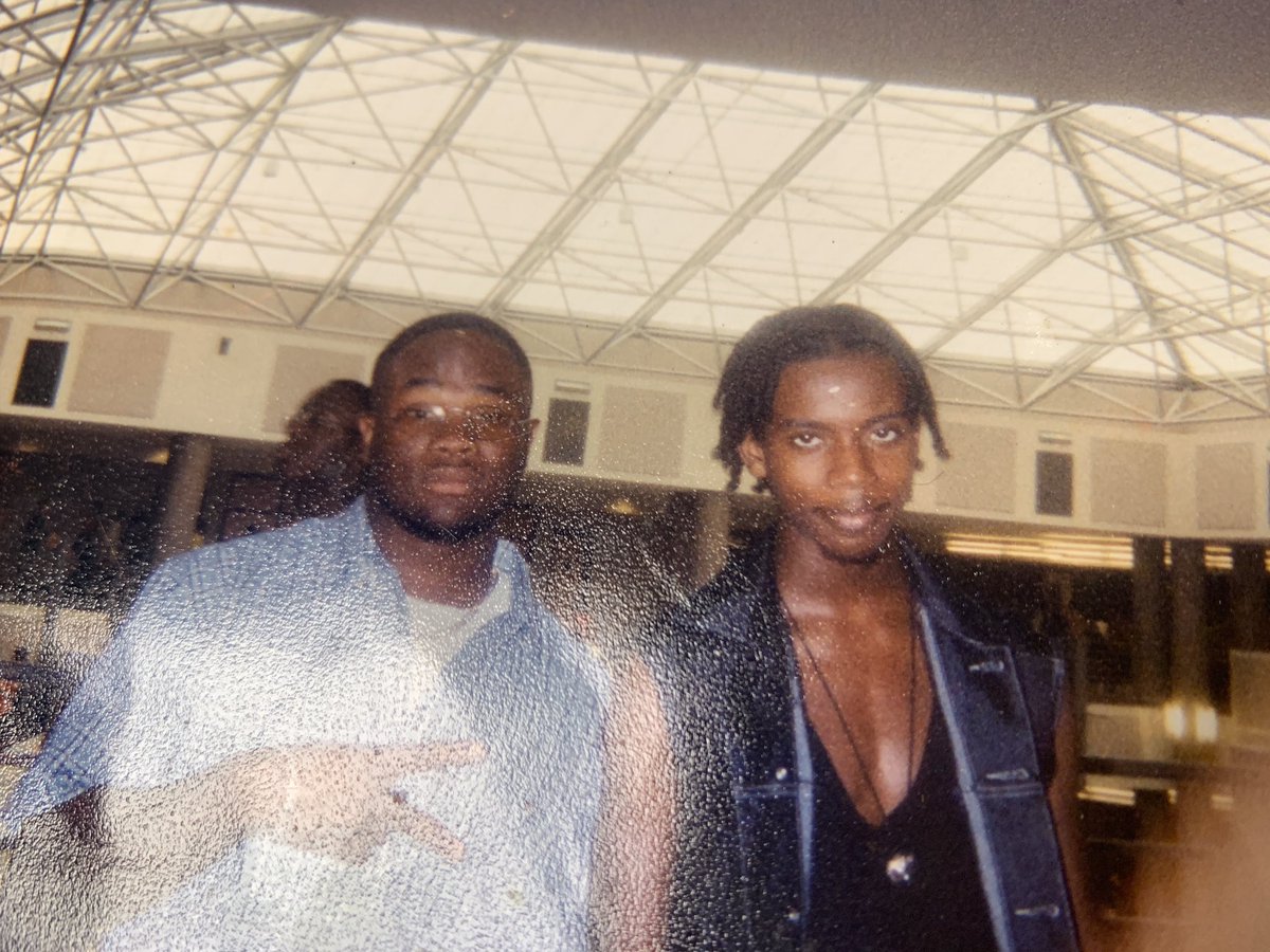 robertoblake's tweet photo. I’ve barely aged since high school, all I’d have to do is grow my hair longer or put in braids. 

I have a bigger frame, if I get a trainer and shave I’ll start getting carded again lol 😂 

I can take off 15 lbs and 15 years. https://t.co/cyikAxyeio