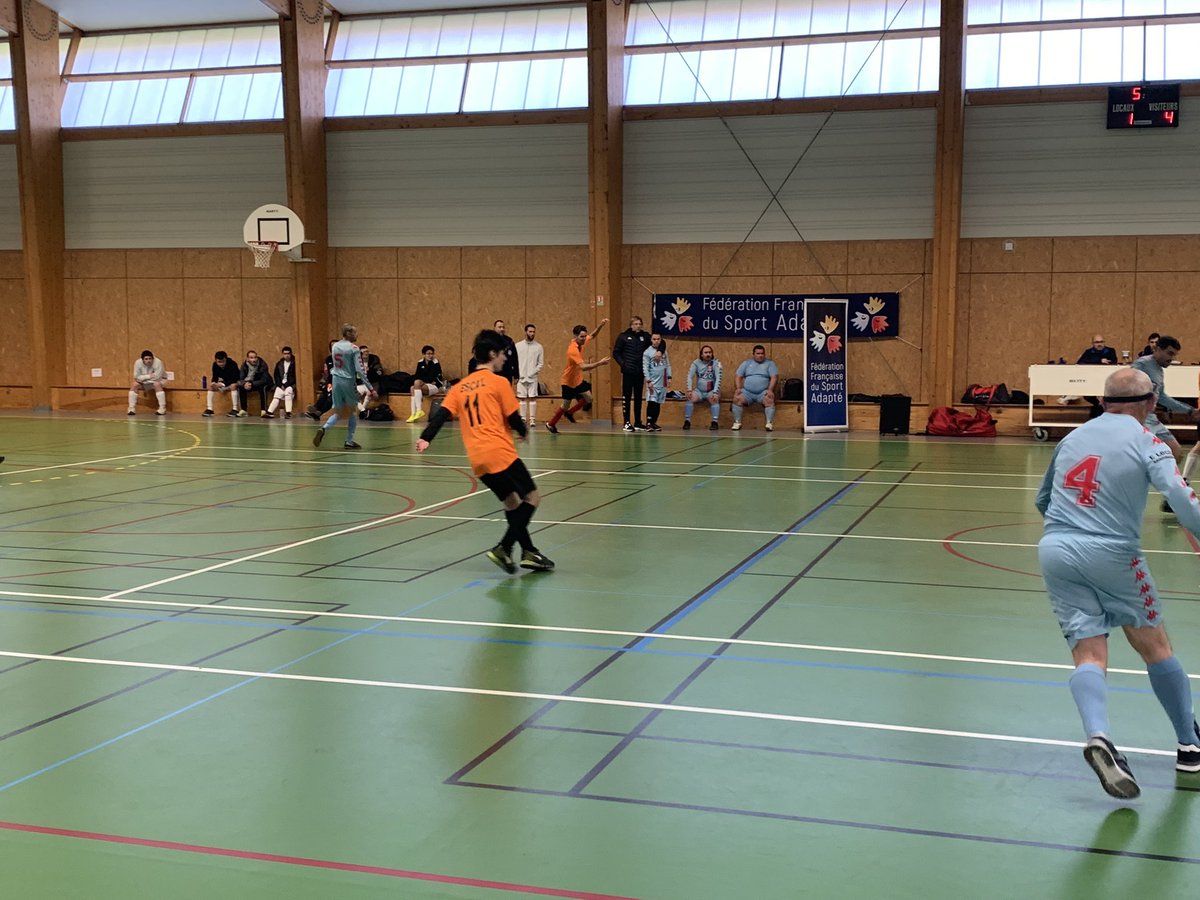 the30man's tweet photo. Championnat régional de para futsal ⚽️@LigueSApdl en cours @Angers organisé par l’association Esca’L de l’Adapei @Maine_et_Loire
#sportAngers #SportAdapte https://t.co/O60uv5lSNV