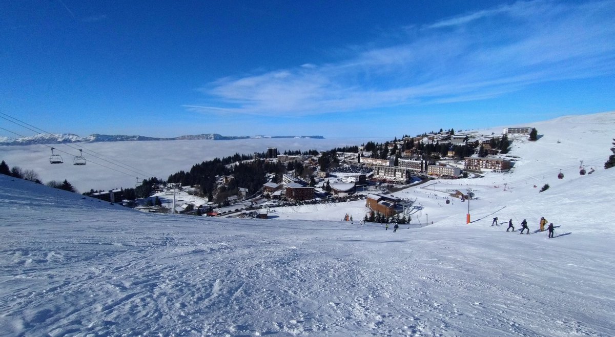 ChaletLaunael's tweet photo. Le Mountain Park de Chamrousse : Luge Park, plongée sous glace, ski de randonnée, snowboard, raquette à neige, parapente, télémark, chiens de traîneau, skating, etc. ! #Chamrousse #NordicPark #SunsetPark #AlpinePark https://t.co/nLq2puJHi2
