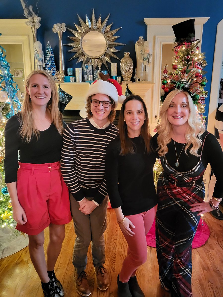 DrRebeccaHowel1's tweet photo. @MDAndersonNews #medphy team IROC and RDS having some holiday fun
@mpPaigeTaylor https://t.co/vcZnfkwlOp