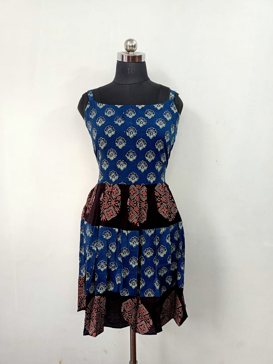 MannSatheStore's tweet photo. *Fabric: Pure Cotton*

✅Type: Ajrakh Natural Handblock❤

💚Product: Spaghetti Frock Style Kurti🏵

Length: 38" Inches

Sizes Available: S to XXL
(36 to 44)

Retail Price: INR Rs 955/-

#Apparel 

#Womenwear 

#Clothing 

#RTW

#MallikaSamrajya 

#Twitter 

#FB #IG https://t.co/eF0ytninkj