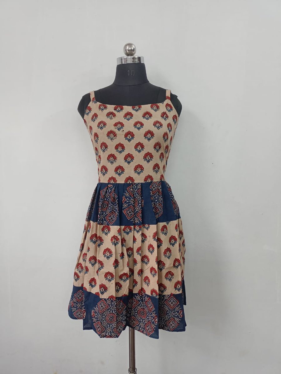 MannSatheStore's tweet photo. *Fabric: Pure Cotton*

✅Type: Ajrakh Natural Handblock❤

💚Product: Spaghetti Frock Style Kurti🏵

Length: 38" Inches

Sizes Available: S to XXL
(36 to 44)

Retail Price: INR Rs 955/-

#Apparel 

#Womenwear 

#Clothing 

#RTW

#MallikaSamrajya 

#Twitter 

#FB #IG https://t.co/ovn0pPfXDK
