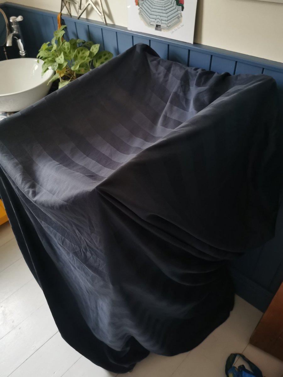 EliPWPhoto's tweet photo. Non photography post... Clothes drying hack to avoid using the dryer. This is not my idea but it works a treat....Cover clothes in a sheet to create a hot box.
#clothesdrying #energysaving #drying #dryingclotheshack https://t.co/lxj6cUcwcm