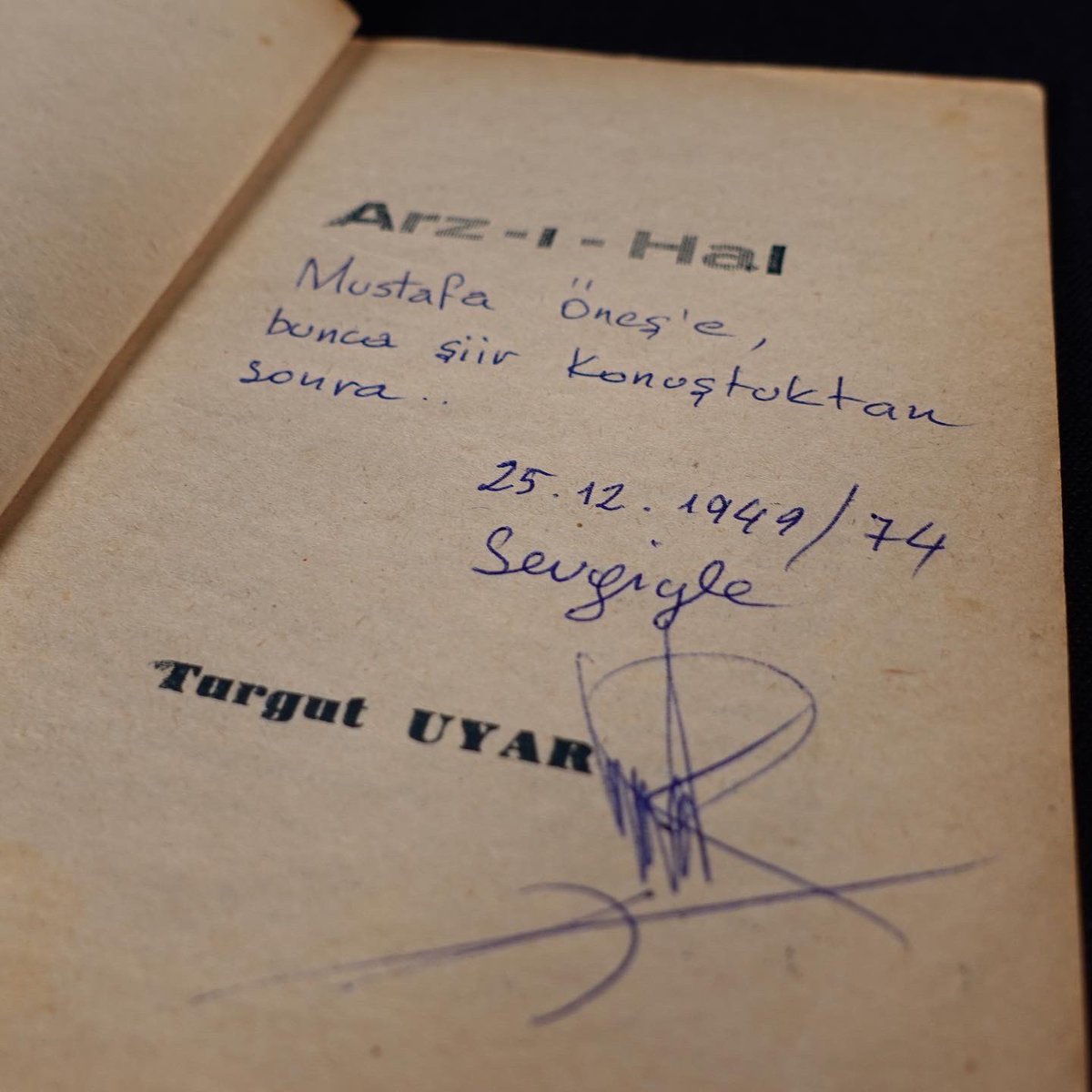 Türk edebiyatının, sanatının ve basınının meşhur isimlerinin imzalı kitaplarından nadide bir seçki, 25 Aralık Cuma akşamı canlı olarak başlayacak “SAHAFİYE” müzayedemizde! 

Tam 200 kıymetli imzaya ev sahipliği yapan müzayedemizi incelemek için:
phebusmuzayede.com