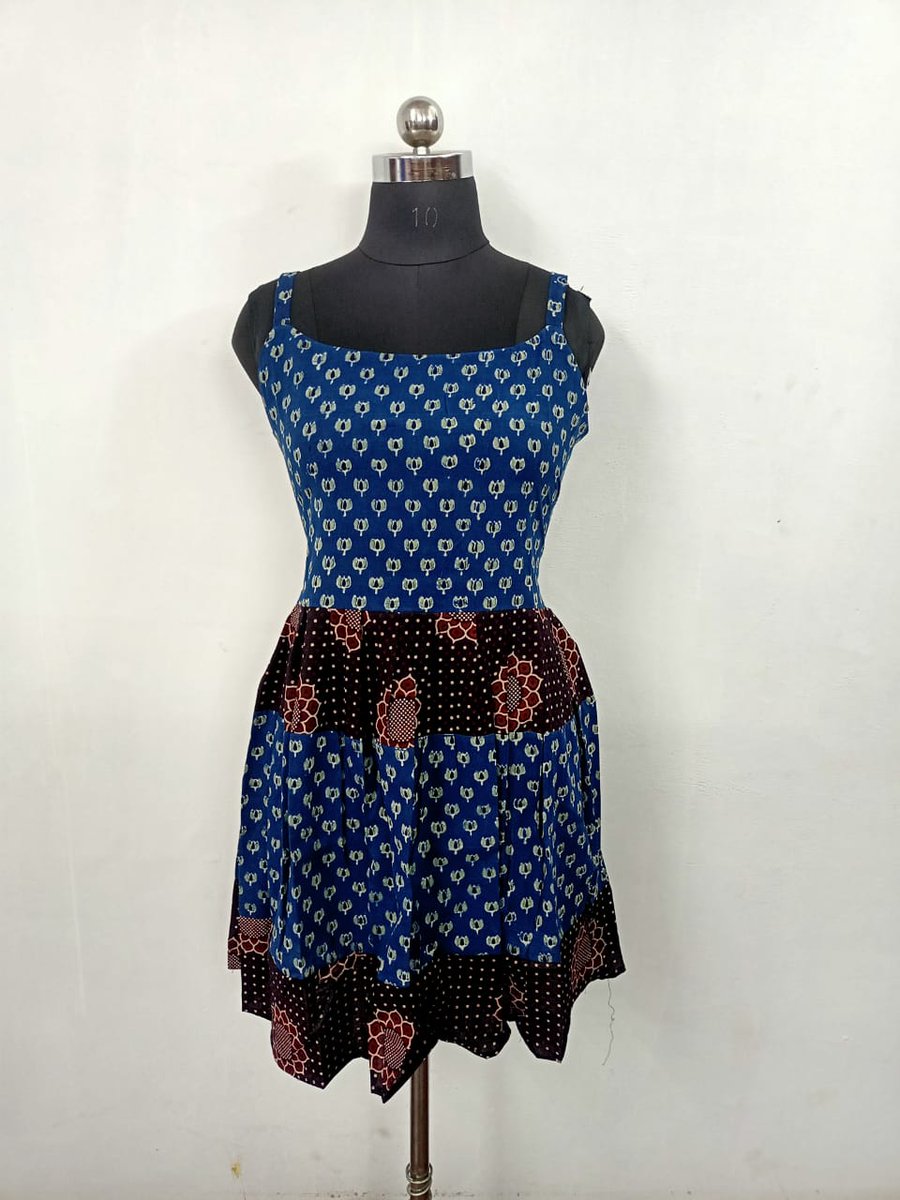 MannSatheStore's tweet photo. *Fabric: Pure Cotton*

✅Type: Ajrakh Natural Handblock❤

💚Product: Spaghetti Frock Style Kurti🏵

Length: 38" Inches

Sizes Available: S to XXL
(36 to 44)

Retail Price: INR Rs 955/-

#Apparel 

#Womenwear 

#Clothing 

#RTW

#MallikaSamrajya 

#Twitter 

#FB #IG https://t.co/2cEjhUzWOU