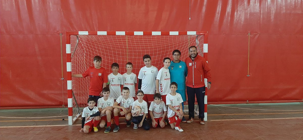 El equipo alevín consigue una nueva victoria en su visita al feudo de Sacedón. Una buena forma de despedir la competición en el 2022.
Enhorabuena equipo.