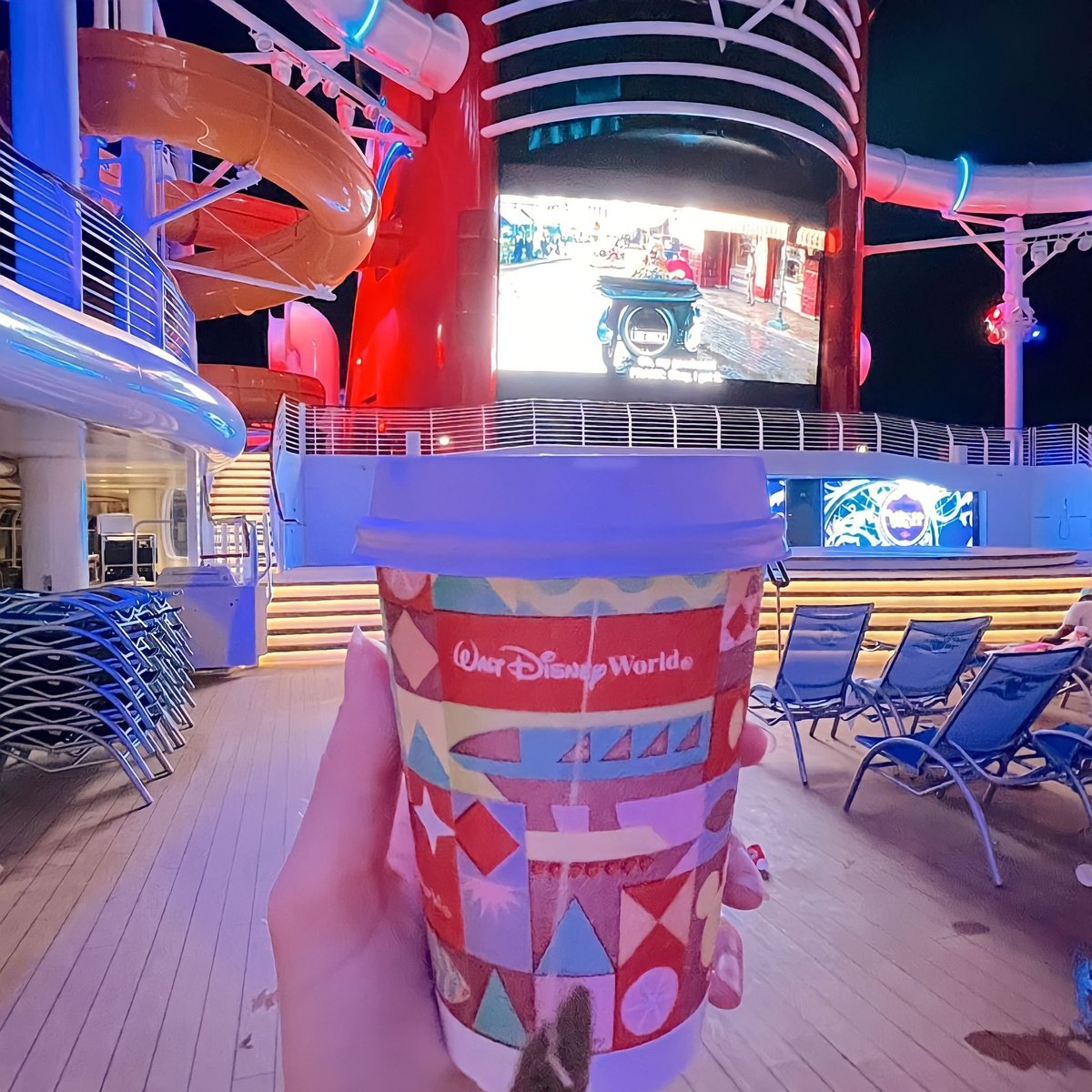 w0kslatin's tweet photo. Gracias madre base por acordarte de tus hijos mexicanos, mejor comida y viajes no existen! 🛳️♥️ @RPDSNYEVENTS https://t.co/tNivLwTWGJ
