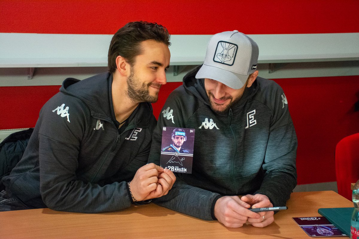 hokejkv's tweet photo. Díky, že jste přišli! 🖤
#autogramiada https://t.co/zgaUwY39Zh